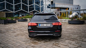 Mercedes Benz e220d 2019 (3 foto / 15)