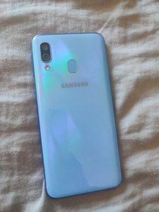 Samsung galaxy a40 (3 фото из 3)