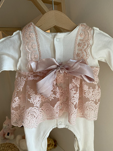 Bodysuit linnapea (4 foto / 4)