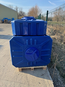 Plastikust kandiline mahuti – 300 L (1 foto / 2)
