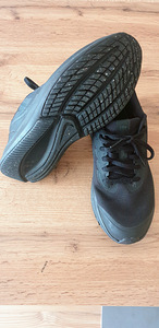 Кроссовки Nike (1 фото из 4)