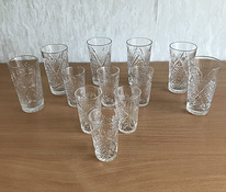 Хрусталь стаканы, стопки, маленькие вазы, рюмки.