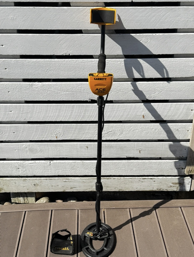 Garrett ACE 300i Metal Detector – Good Condition