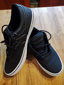 Uus hind! New Balance vabaajajalatsid / tennised (2 foto / 7)