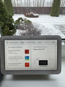 Дисплей Google Nest (3 фото из 5)