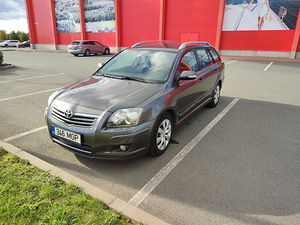 Toyota Avensis (1 foto / 11)