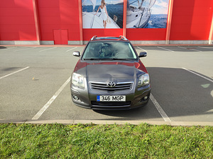 Toyota Avensis (2 foto / 11)