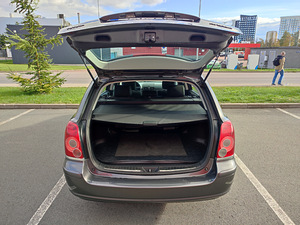 Toyota Avensis (7 foto / 11)