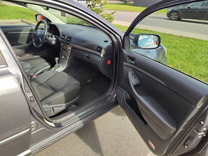 Toyota Avensis (10 foto / 11)