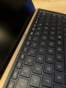 Asus ZenBook 14 UX433FLC I7 10510U 16GB DDR3 (7 foto / 10)
