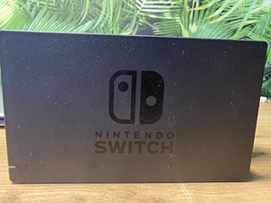 Nintendo Switch + чехол для переноски (3 фото из 7)