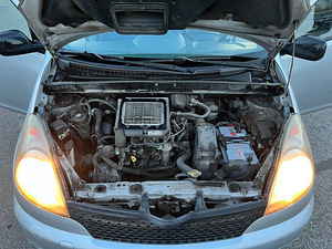 Toyota Yaris verso (8 foto / 9)