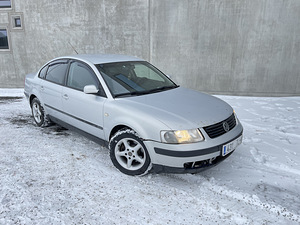 Volkswagen Passat (2 foto / 8)