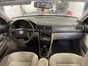 Volswagen Golf (9 foto / 10)