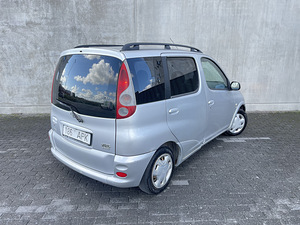 Toyota Yaris verso (4 foto / 8)