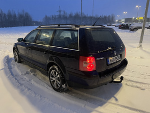 Volkswagen Passat (7 foto / 14)