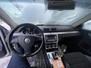 Volkswagen Passat (7 foto / 8)