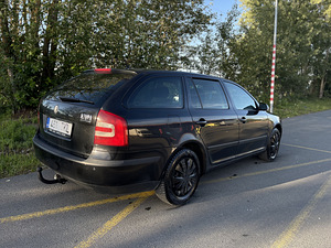 Skoda Octavia (3 фото из 9)