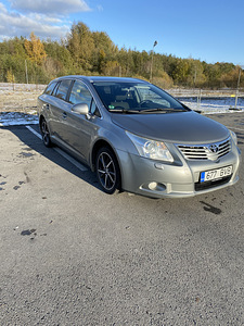 Toyota Avensis 2.2 110кВ (3 foto / 15)