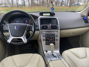 Volvo XC60 2.4 D5 120kw 2010 aasta (9 foto / 13)