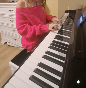 Дигитальное пианино (2 фото из 2)