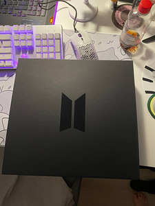 BTS MERCH BOX #1 ПЛЕД И МЯГКИЙ ПЛАКАТ (1 фото из 7)