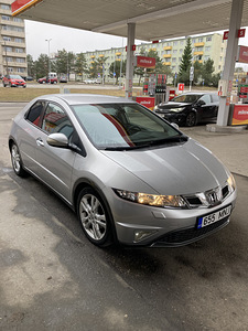Honda Civic 2010 (2 foto / 14)
