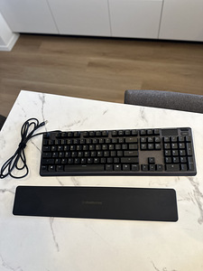 SteelSeries Apex 5 mänguklaviatuur (3 foto / 3)