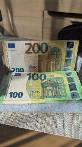 Купюра € 100