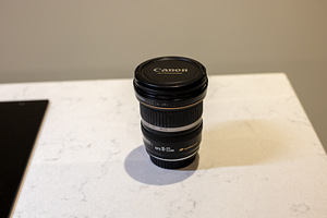 Canon EF-S 10-22mm f/3.5-4.5 USM objektiiv (2 foto / 3)
