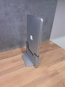 Macbook Pro 13 early 2015 (Retina, 8GB, 256GB) + Henge Dock (7 foto / 9)