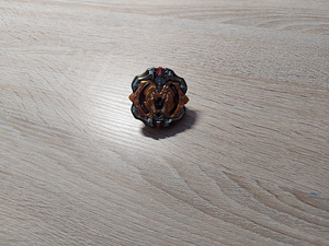 Beyblade takara tomy b 115 (1 foto / 2)