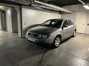 Audi A4 2003 Бензин (2 фото из 11)