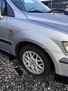 Mitsubishi Space Wagon 4x4 2.4GDi 2000a (5 foto / 7)