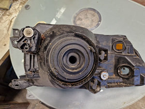 Esituled Mitsubishi Pajero Montero 2001-06 (2 foto / 3)