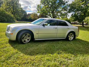 Chrysler 300C с газовым двигателем (1 фото из 10)