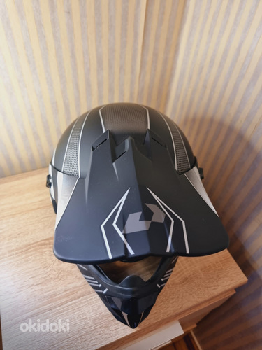 Мотоциклетный шлем с аксессуарами (фото #1)