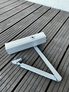 Дверной доводчик Abloy DC300 (2 фото из 5)