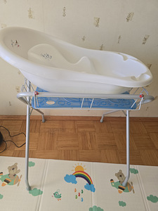 Beebivann koos kokkupandava alusega. (1 foto / 4)