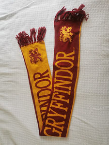 Gryffendor's Scarf, sall (1 foto / 3)