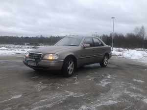 Мерседес с180 1.8 90кВт (3 фото из 12)