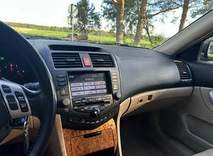 Honda Accord (8 foto / 9)