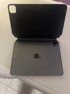 iPad Pro 11 128 GB WiFi .+ cellular Magic Keyboard (4 foto / 4)