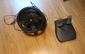 Руль Thrustmaster T300 (1 фото из 5)