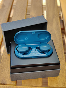 Bose Sport Earbuds - juhtmevabad spordikõrvaklapid (2 foto / 6)