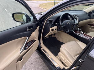 Lexus IS250 2.5 V6 153kw (5 foto / 11)