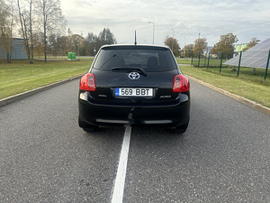 Toyota Auris 2009a. 1,6I. 91kw (6 foto / 13)