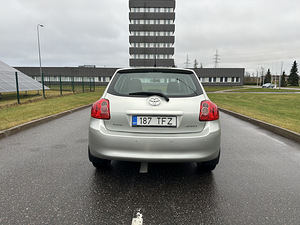 Toyota Auris 2007a. 1.6 bensiin (5 foto / 12)