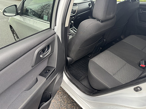 Toyota Auris 2014 (9 foto / 15)
