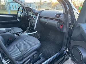 Mercedes-Benz A -klass 2005a. (9 foto / 15)